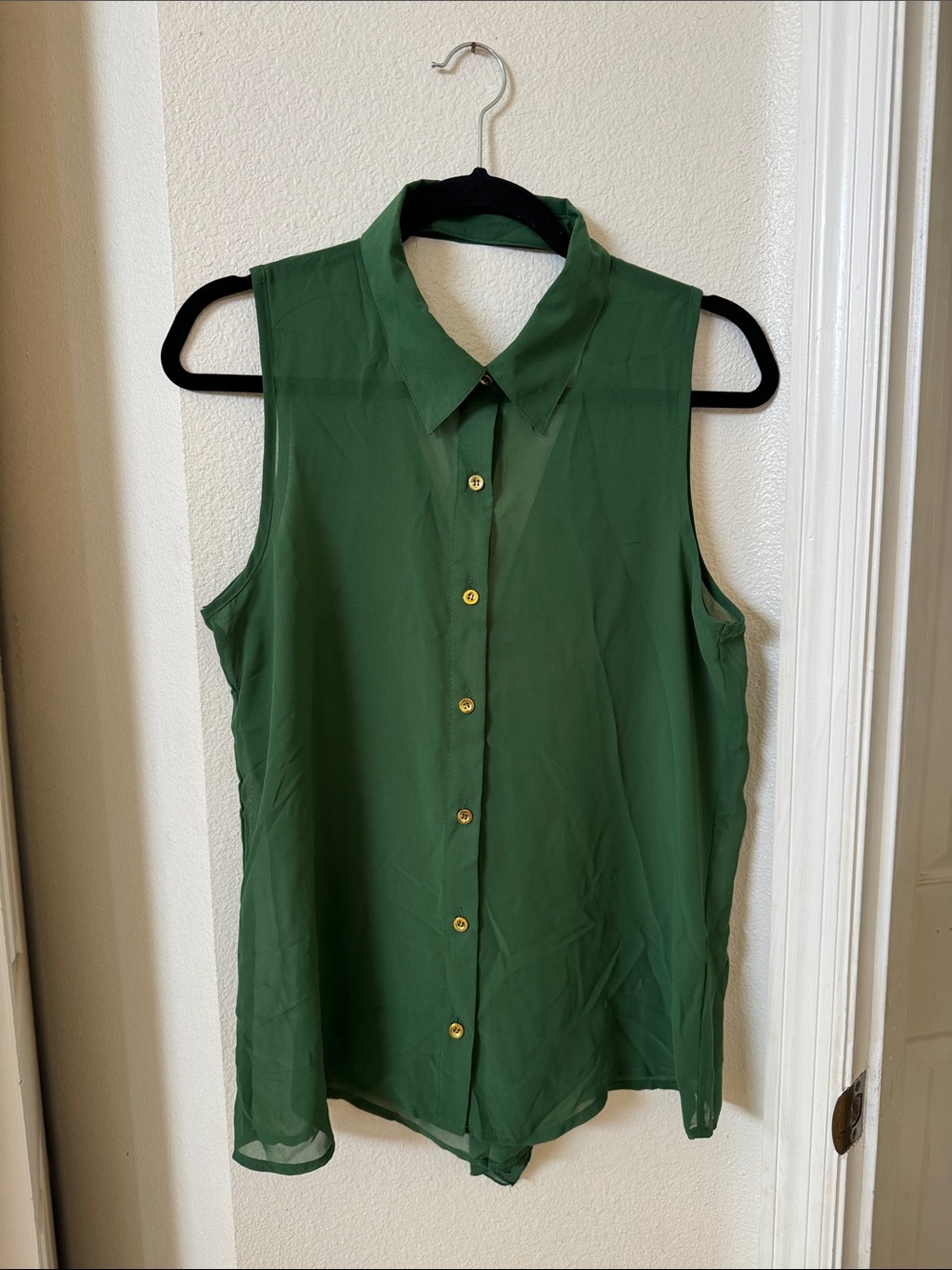 MINE Green Sleeveless Button-Front Collared Blouse